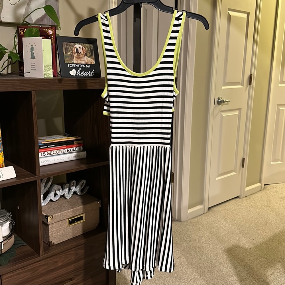 Black and white crisscross dress